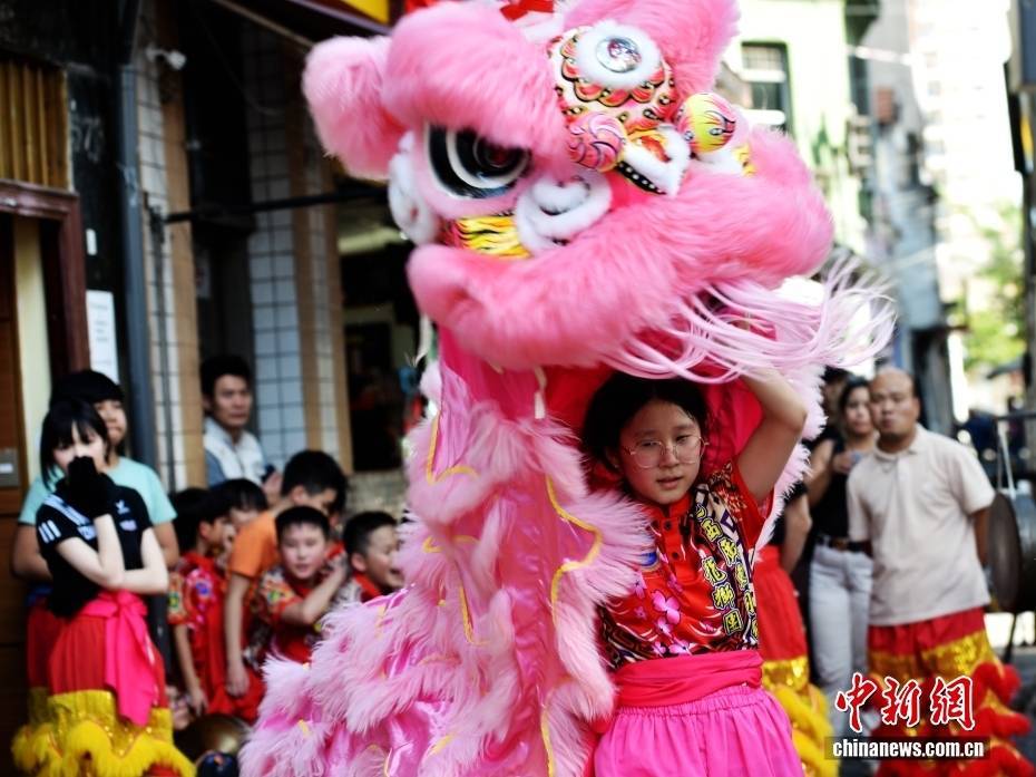 巴西首个“全华班”龙狮团:岭南流脉 南美传声