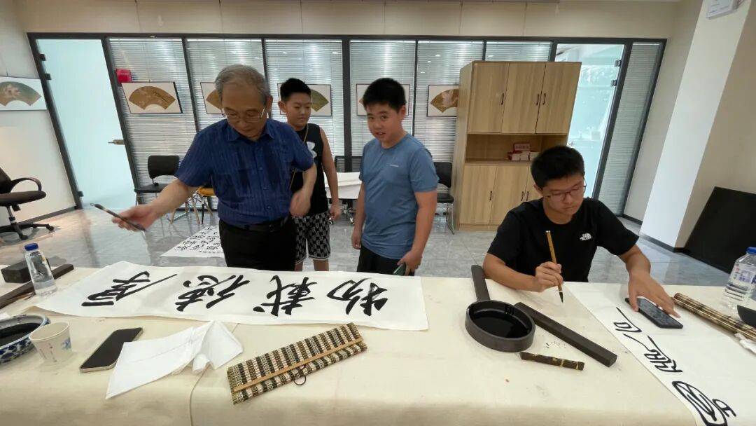 大爷们,都去哪了?
